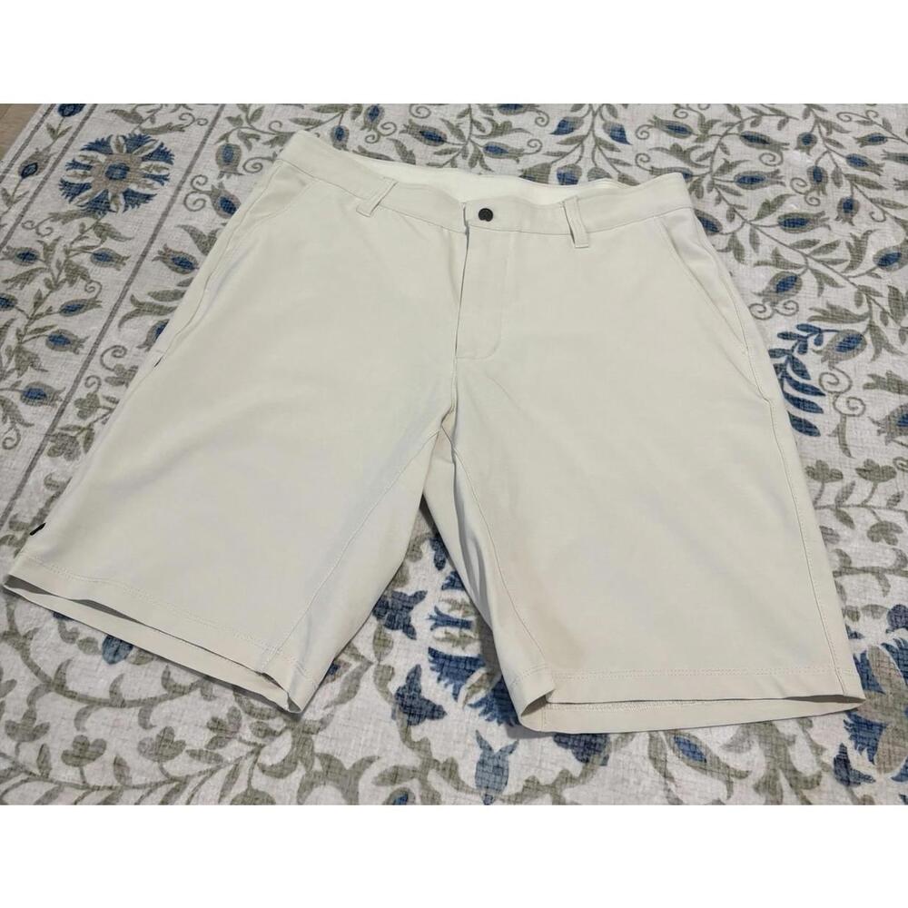 BYIT KINE_C Men’s Beige Casual Shorts Size Small Flat Front‎ Lightweight
